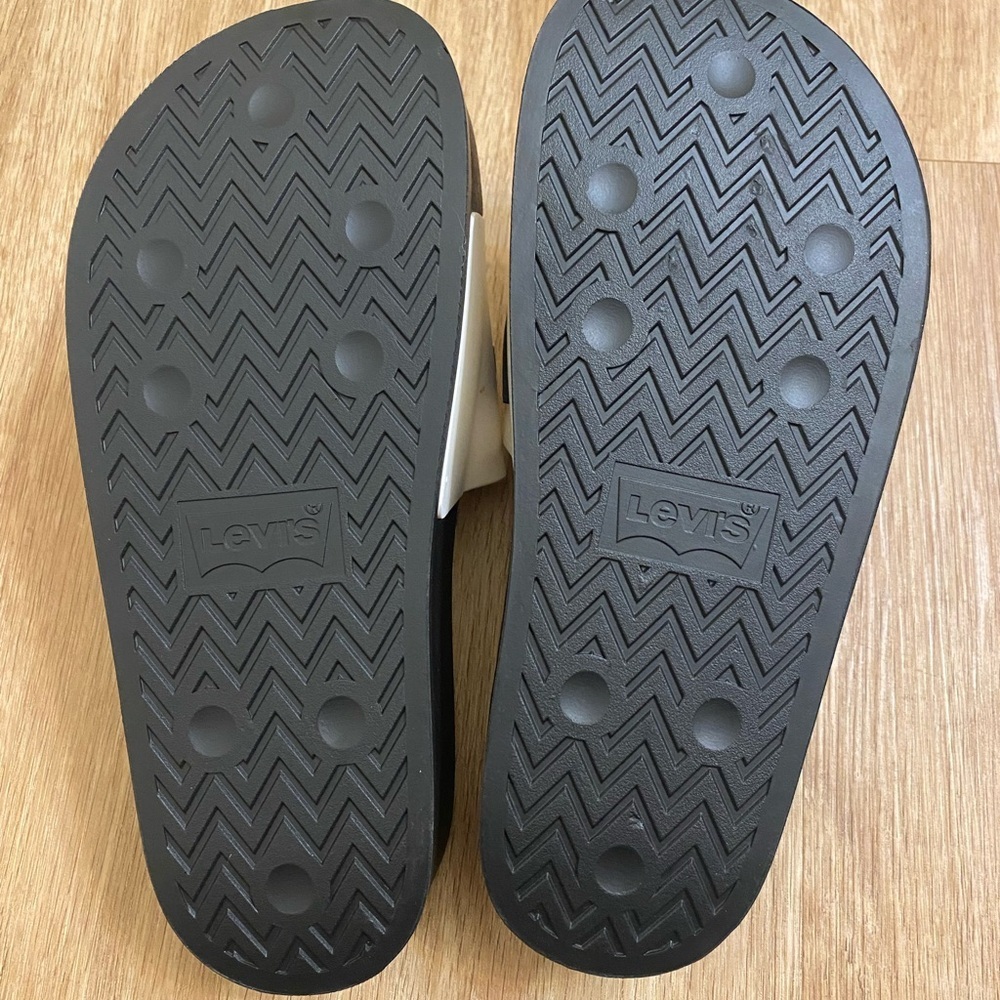 Levi's Black Textured Slide Sandals - Picture 4 of 5